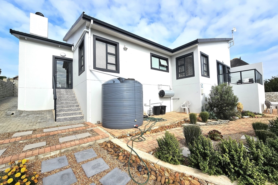 3 Bedroom Property for Sale in Wavecrest Eastern Cape